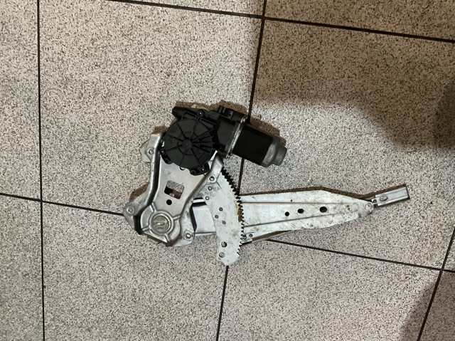 Склопідйомник задніх лівих дверей 827019U000 NISSAN