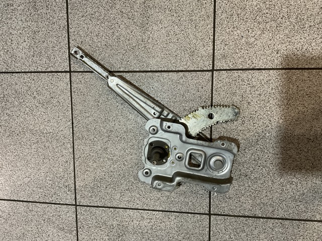 Механізм стеклопод'емника двері задньої, лівої 82721AX110 NISSAN