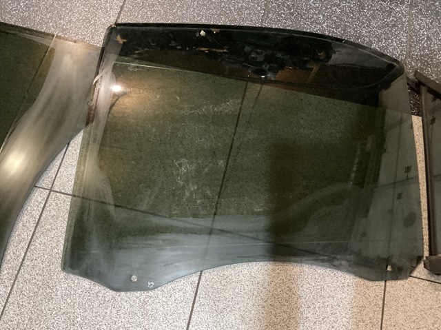 Скло заднє ліве 834113E010 HYUNDAI