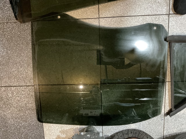 Скло заднє праве 834213E010 HYUNDAI