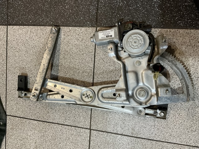 Мотор склопідйомника дверей задніх, лівих 834503E000 HYUNDAI