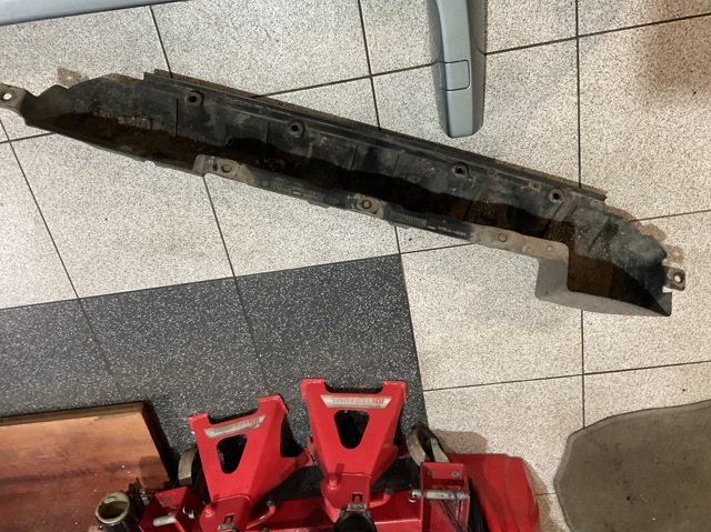 Накладка бампера заднього 850668H300 NISSAN