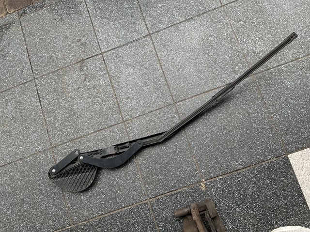 Важіль-поводок двірника лобового скла 8521148080 TOYOTA
