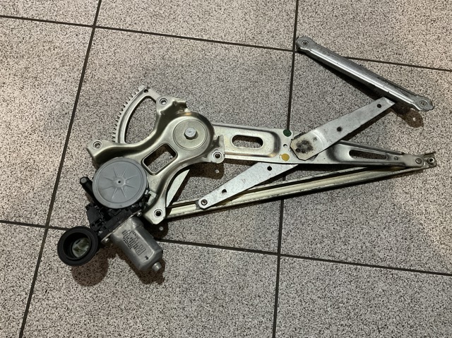 Склопідйомник передньої лівої двері 8572030330 TOYOTA
