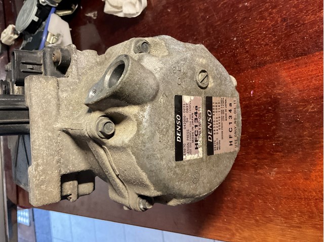 Компресор холодоагенту 8837048021 TOYOTA