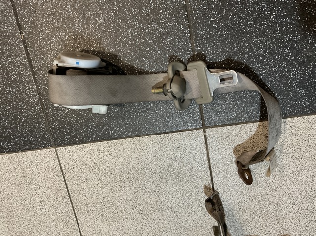 Пасок безпеки задній правий 888448H710 NISSAN