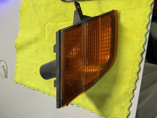 Поворотник правий 89027936 NISSAN