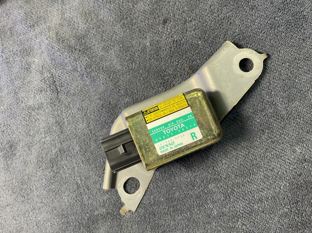 Датчик Ейрбег передній 8983348010 TOYOTA
