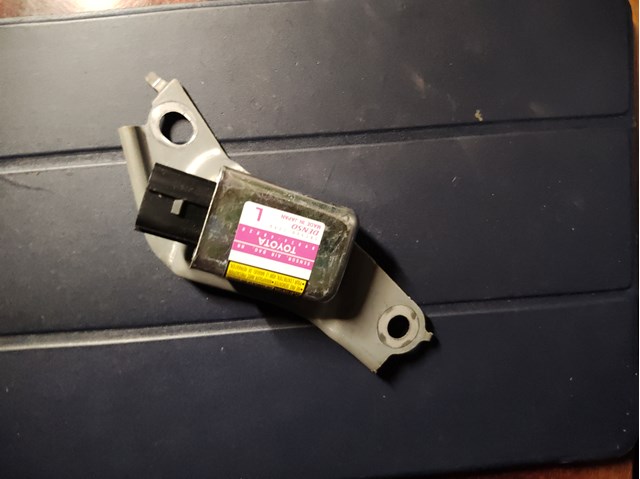 Датчик Ейрбег передній 8983448020 TOYOTA