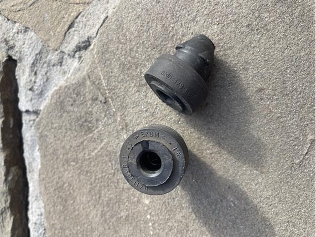 Подушка корпусу повітряного фільтра 8K0129669 VAG
