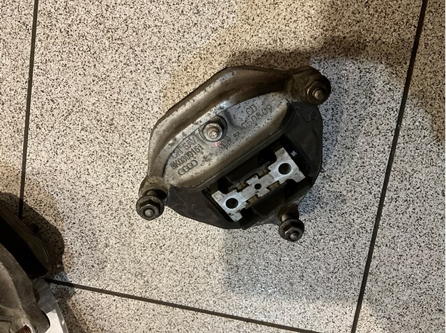 Подушка КПП 8K0399151CD VAG