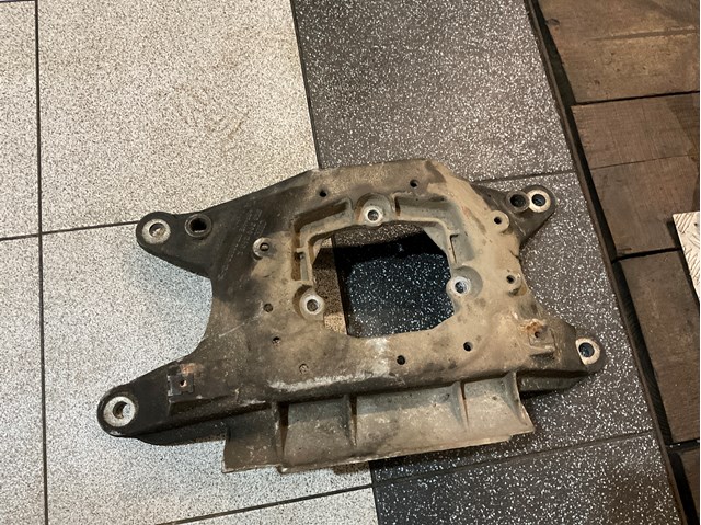 Кріплення коробки передач 8K0399263K VAG