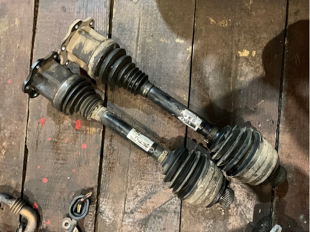 Піввісь (привід) передня 8K0407271AJ VAG
