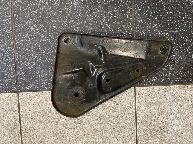 Кронштейн задньої балки 8K0505220E VAG