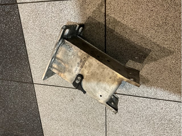 Кронштейн підсилювача переднього бампера 8K0807134D VAG