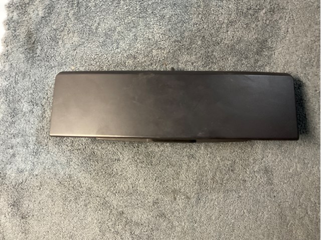 Попільничка центральної консолі 8K0857961 VAG