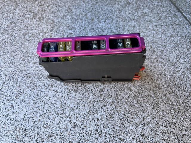 Коробка запобіжників 8K0941824 VAG