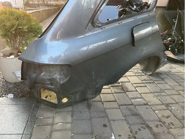 Крило праве заднє 8K9809838 VAG