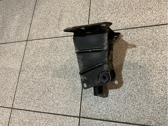 Кронштейн підсилювача переднього бампера 8P0807134A VAG