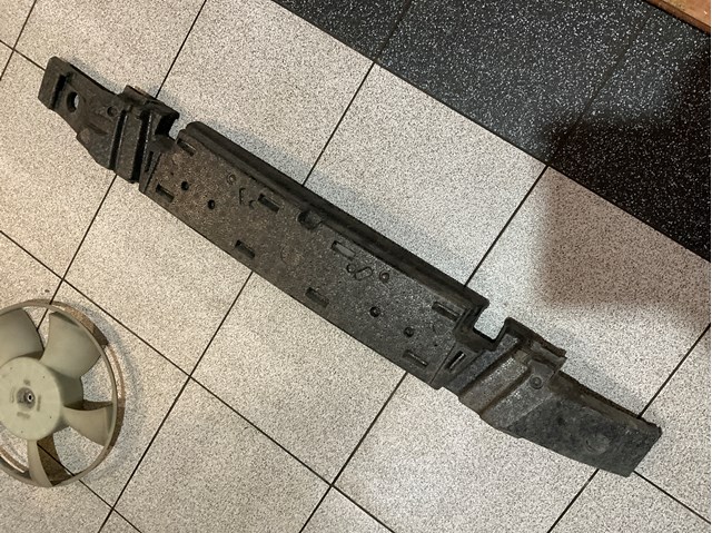 Наповнювач бампера переднього 8P0807550 VAG