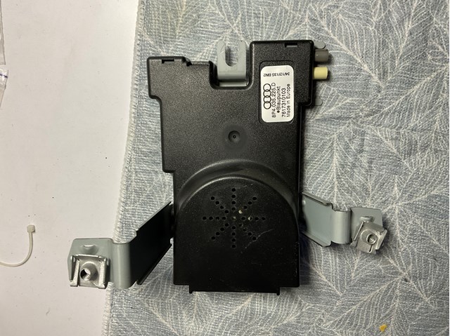 Підсилювач сигналу антени 8P4035225D VAG