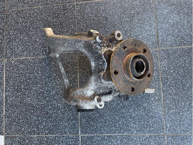 Цапфа поворотна ліва 8R0505435A VAG