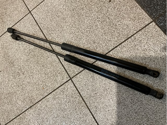 Амортизатор багажника правий 8R082755203S VAG