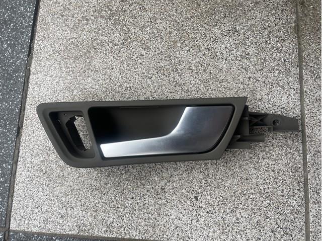Ручка передньої двері внутрішня права 8R0837020 VAG