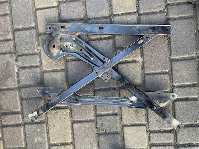 Підсилювач переднього підрамника 8T2399345L VAG