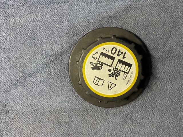Кришка / пробка розширювального бачка 8W838101AA LAND ROVER