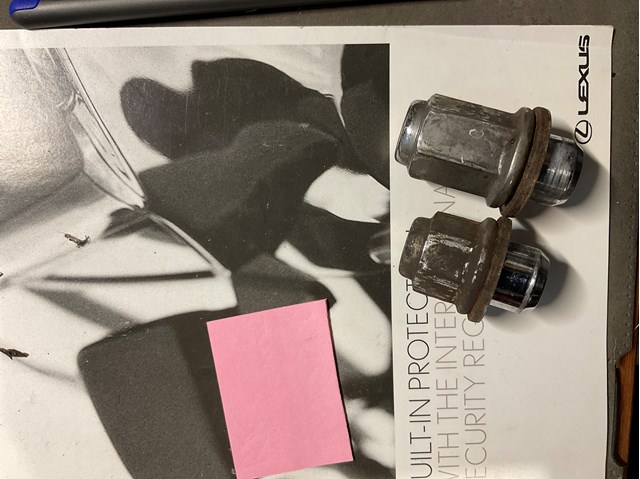 Гайка колісна 9008494001 TOYOTA