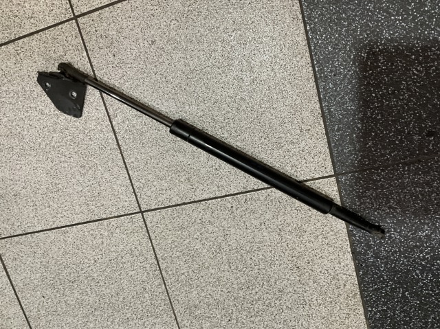 Амортизатор ляди 90451EB31A NISSAN
