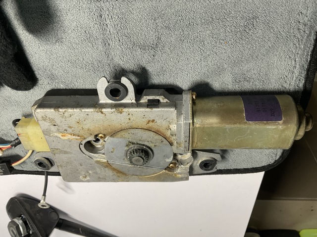 Двигун приводу люка 912958H320 NISSAN