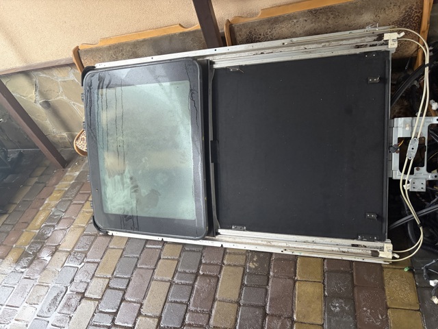 Деталі люків облицювання кузова 913508H311 NISSAN