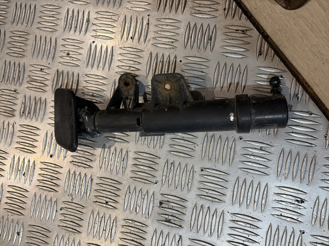 Форсунка омивача фари передньої, лівою 984603E500 HYUNDAI