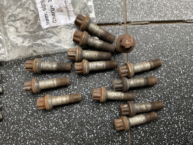 Колісний болт A0009905407 MERCEDES