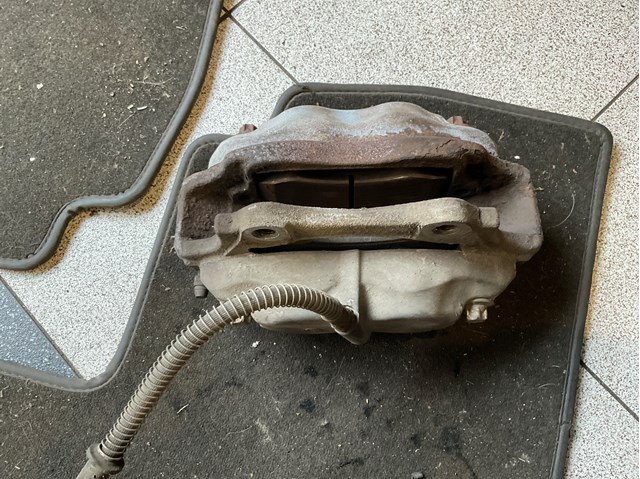 Супорт гальмівний, передній, лівий A0034205183 MERCEDES