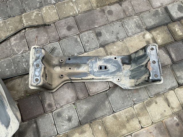 Кріплення подушки коробки передач A1642400402 MERCEDES