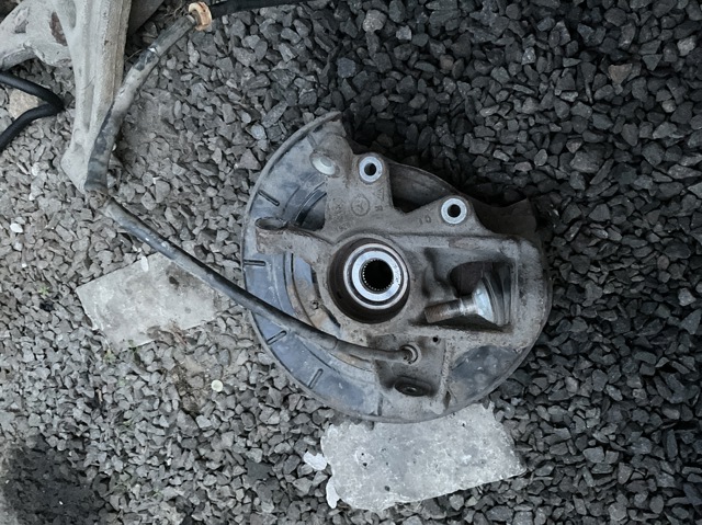 Кулак поворотний лівий A1643501308 MERCEDES