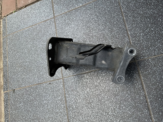 Кронштейн підсилювача переднього бампера A1646201931 MERCEDES