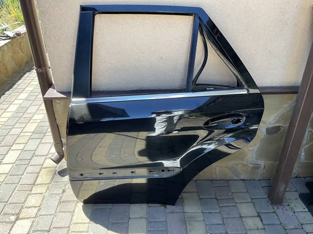 Двері пасажирськи задні ліві A1647300705 MERCEDES