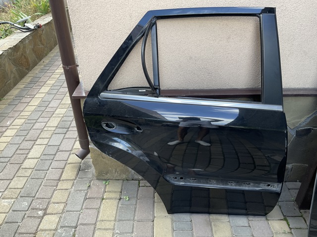 Двері пасажирські задні праві A1647300805 MERCEDES