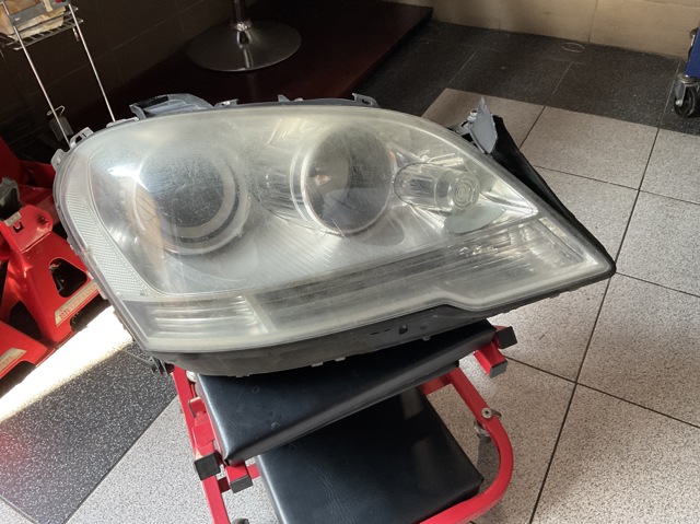 Права блок фара A1648207861 MERCEDES