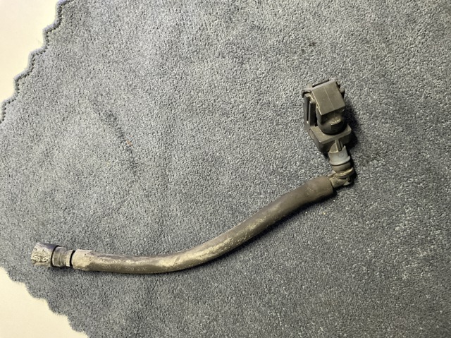 Форсунка омивача скла лобового, ліва A1648600947 MERCEDES