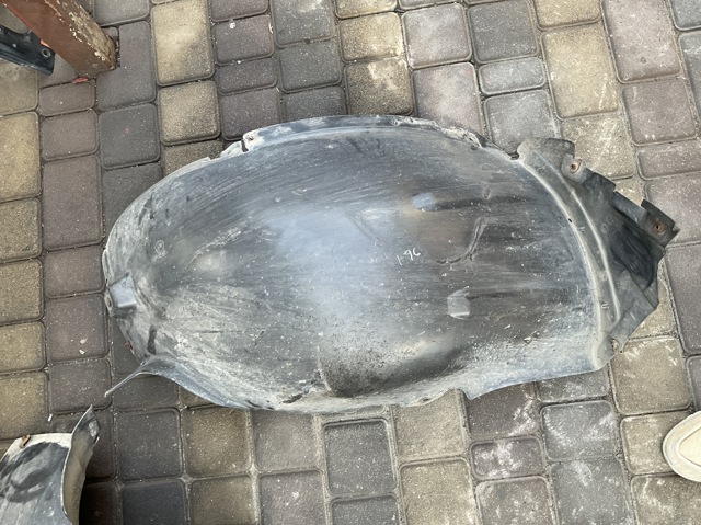 Підкрилок переднього крила, лівий передній A1648802705 MERCEDES