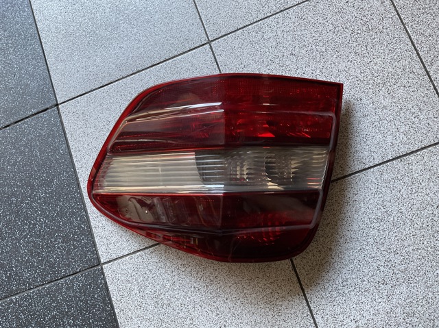 Задній правий стоп A1649061200 MERCEDES