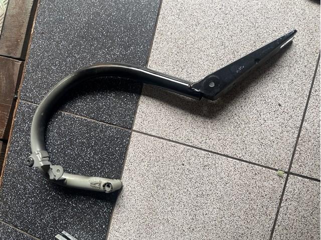 Кріплення кришки багажника A2047500628 MERCEDES