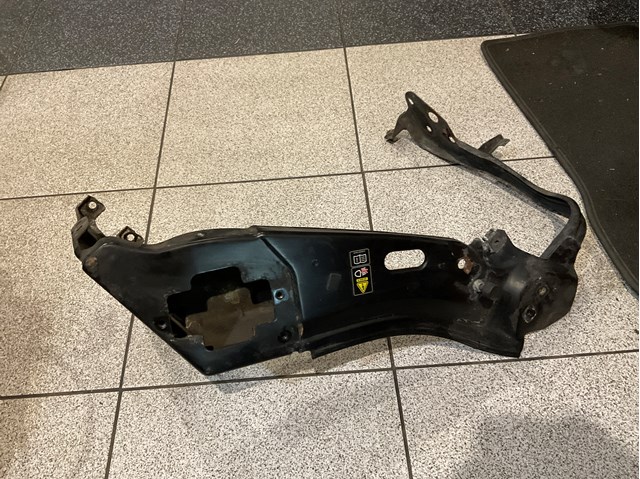 Рамка радіатора права A2216200291 MERCEDES