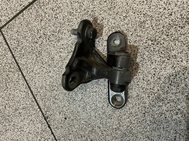 Петля водійських дверей A2517201337 MERCEDES