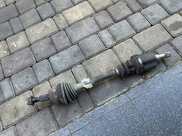 Піввісь передня ліва AV613B437CB FORD